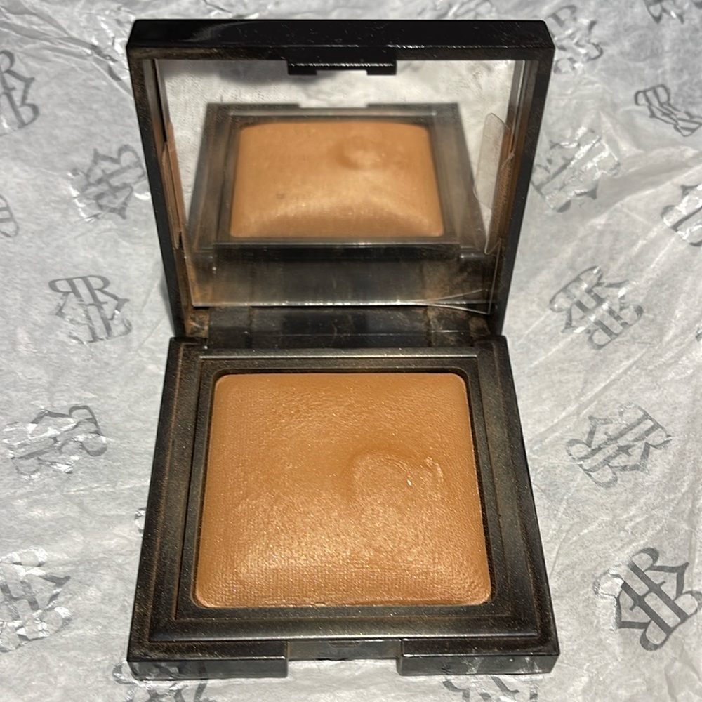 Laura Mercier Candle Glow sheer perfection powder 4